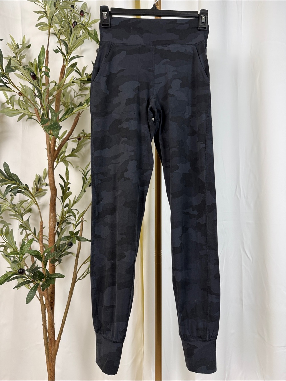 Lululemon Black & Gray Camo High-Rise Pocket Relaxed Jogger Leggings Sz 2 (A3)